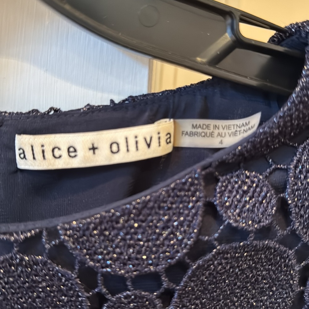 Alice + Olivia Clyde Aline Shift Dress - Picture 5 of 5